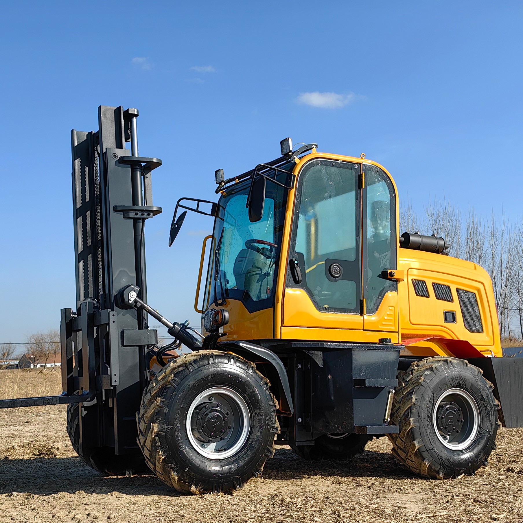 Front turning off-road forklif