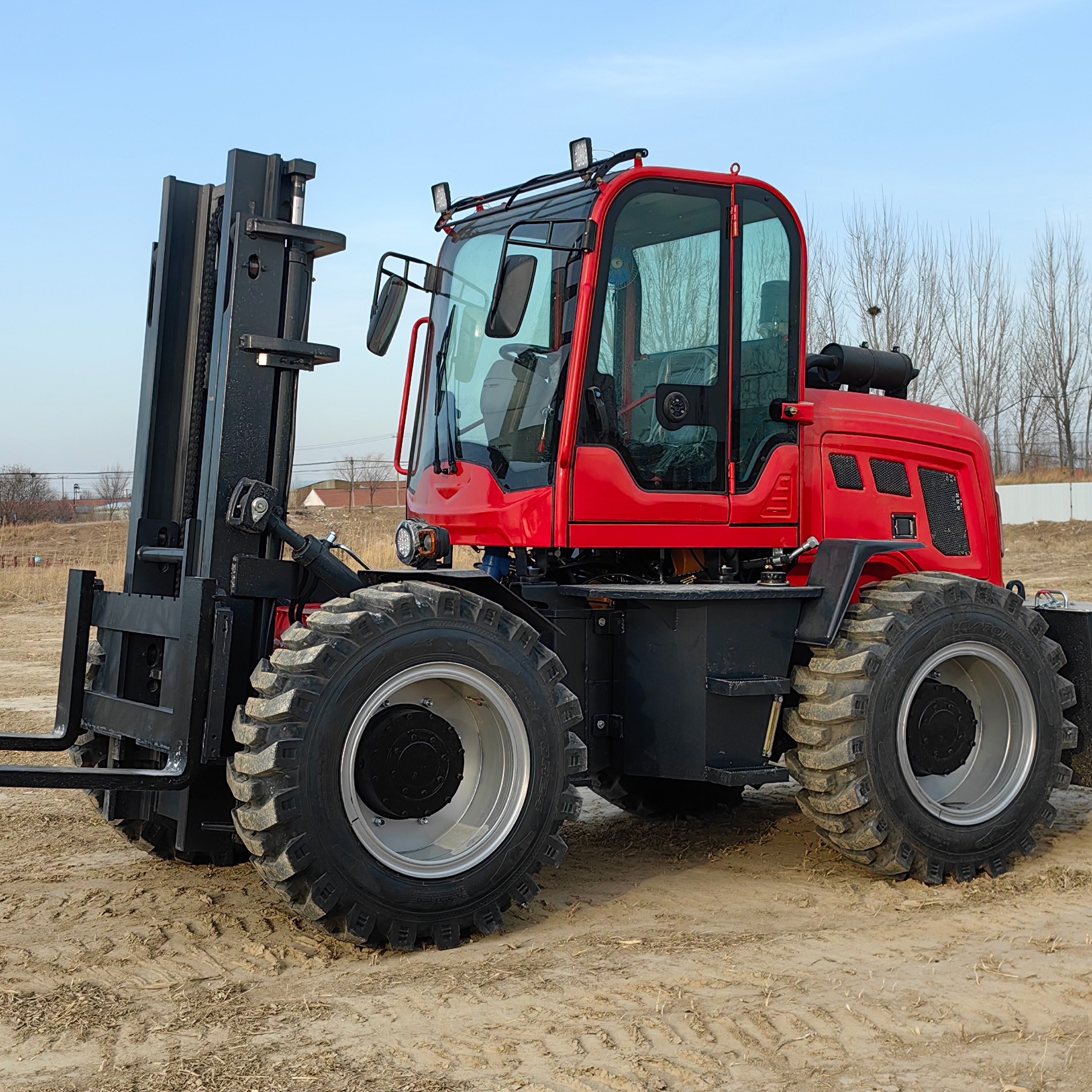 Front turning off-road forklif