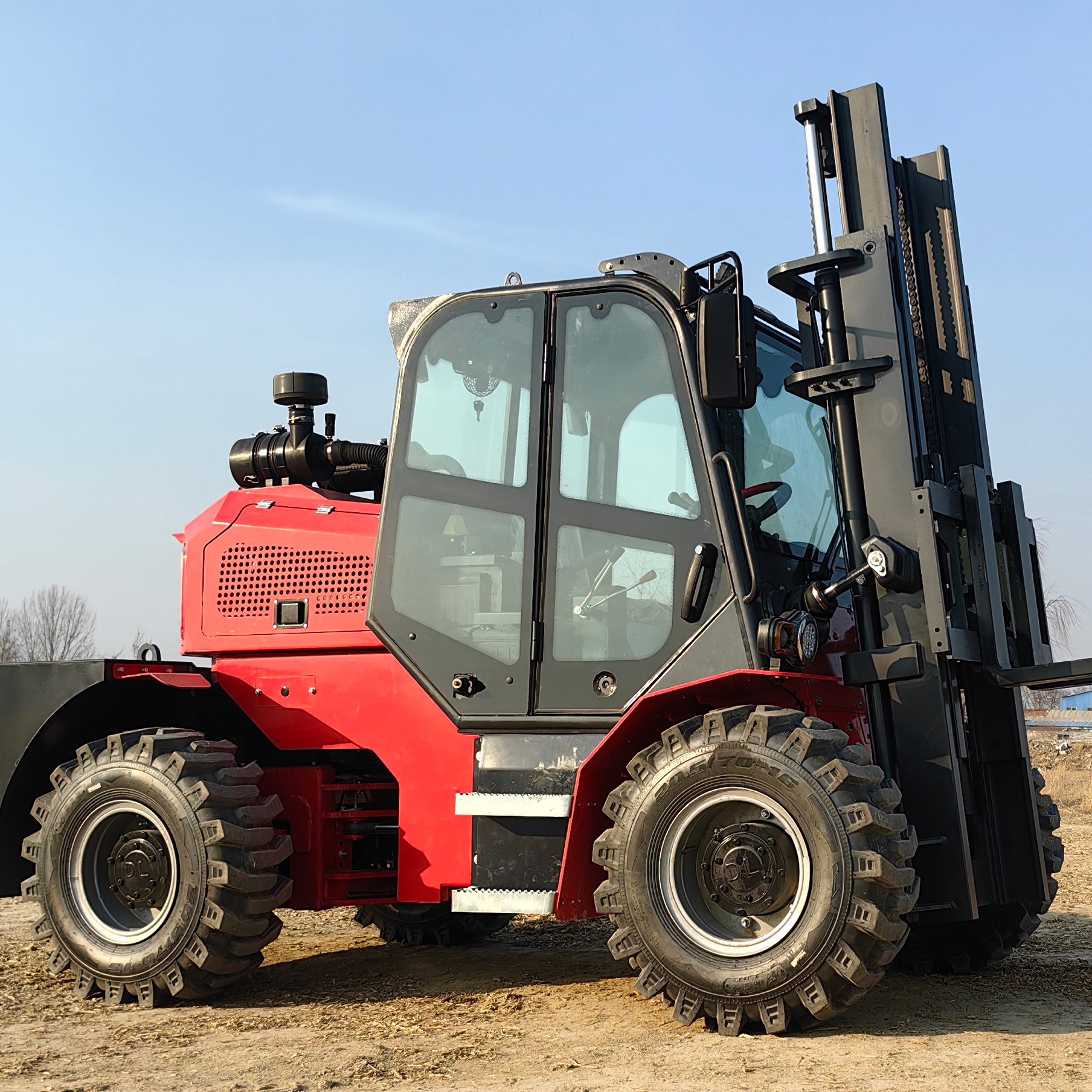 Front turning off-road forklif